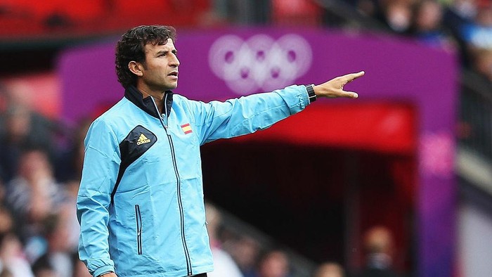 MANCHESTER, ENGLAND - AUGUST 01:  Head coach Luis Milla of Spain gestures during the Mens Football first round Group D match between the Spain and Morocco on Day 5 of the London 2012 Olympic Games at Old Trafford on August 1, 2012 in Manchester, England.  (Photo by Joern Pollex - FIFA/FIFA via Getty Images)