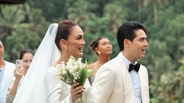 Berita Seputar Selebriti Insertlive Terkini : Melaney Ricardo soal Pernikahan Luna Maya-Maxime Hampir Berantakan Karena Hujan