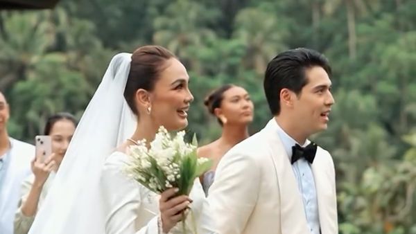 8 Gaya Luna Maya di Resepsi Pernikahan ke-2, Memukau Pakai Kalung Rp 1,5 M