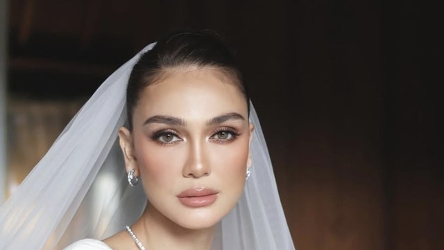 Berita Viral Selebriti dari InsertLive : Pamer Pergi ke Italia Sendiri, Luna Maya: Nggak Ada Max Soalnya...