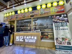 Video: Ada Chinese Food Halal dan Enak di Dalam Apartemen Mediterania Garden Video: Ada Chinese Food Halal dan Enak di Dalam Apartemen Mediterania Garden