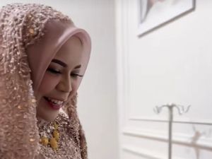Viral Aksi Bidan Tangani Pasien Ibu Hamil Masih Pakai Baju bak Pengantin Viral Aksi Bidan Tangani Pasien Ibu Hamil Masih Pakai Baju bak Pengantin