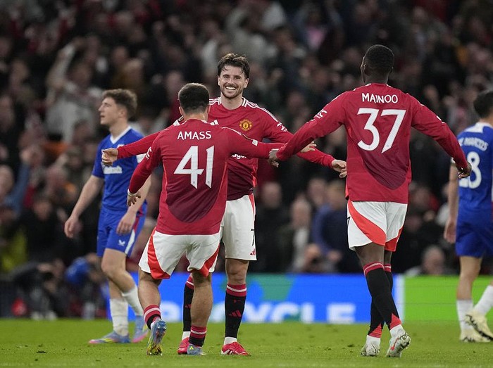 manchester united vs athletic bilbao liga europa mason mount europa league mu vs bilbao MANCHESTER, UNITED KINGDOM - MAY 8: Mason Mount attacking midfield of Manchester United and England celebrates after scoring his sides second goal during the UEFA Europa League 2024/25 Semi Final Second Leg match between Manchester United and Athletic Club at Old Trafford on May 8, 2025 in Manchester, United Kingdom. (Photo by Jose Hernandez/Anadolu via Getty Images)
