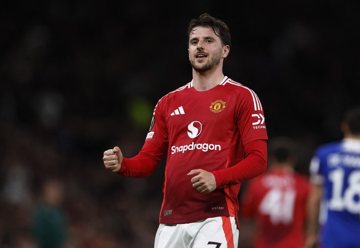 Soccer Football - Europa League - Semi Final - Second Leg - Manchester United v Athletic Bilbao - Old Trafford, Manchester, Britain - May 8, 2025 Manchester Uniteds Mason Mount celebrates after the match Action Images via Reuters/Jason Cairnduff