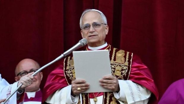 Momen Pelantikan Paus Leo XIV