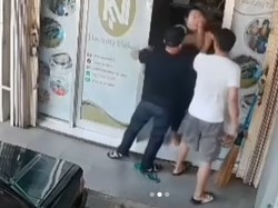 Geger Pemobil Ngamuk Ditegur Parkir Liar di Salon, Ending-nya Damai