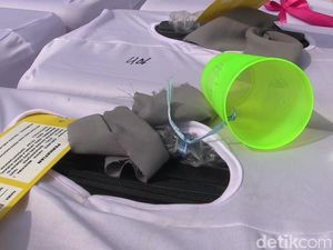 Cara Unik Calhaj Subang Tandai Koper: dari Boneka-Gelas Plastik