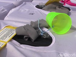 Cara Unik Calhaj Subang Tandai Koper: dari Boneka-Gelas Plastik