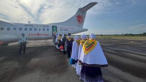 Penerbangan Bersejarah Wings Air Antar Jemaah Haji
