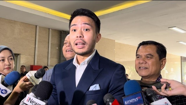 Highlight Dunia Hiburan InsertLive : Yakup Hasibuan Ungkap Alasan Jadi Kuasa Hukum Vidi Aldiano: Gugatannya Tidak...