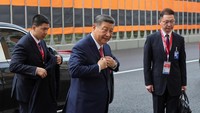 Xi Jinping Tiba di Korut, Disambut Kim Jong Un dan Istri