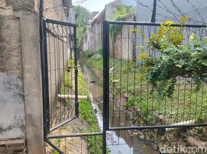 Perumahan Katon Bagaskara Kerap Banjir, Warga Beli Pompa Buang Air ke Kali