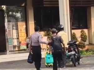 Ngadu Habis Ongkos ke Polisi, Kakek Andi Akhirnya Disewakan Ojol untuk Pulang