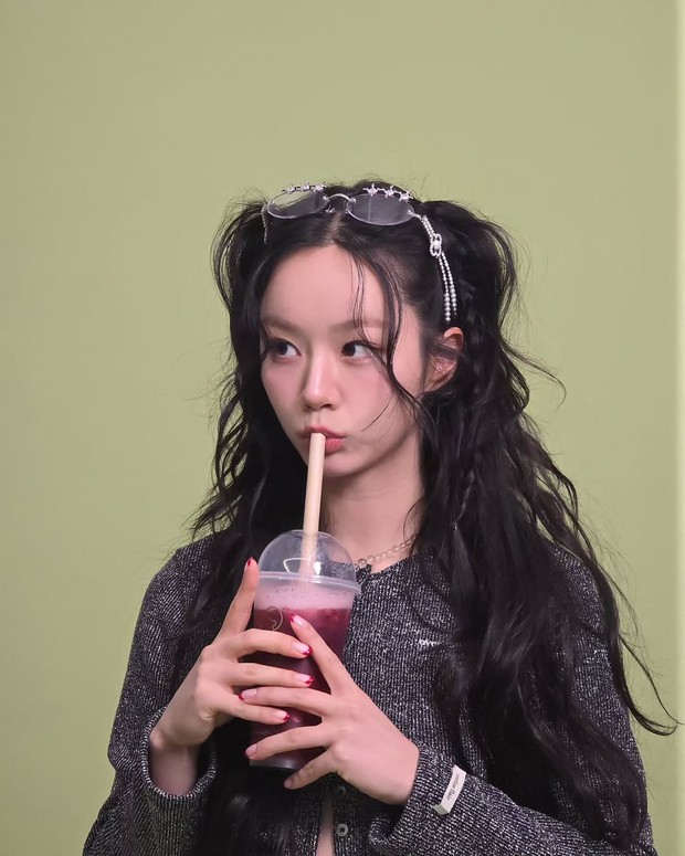 Poster fanmeeting 'Welcome to Hyeri's Studio'