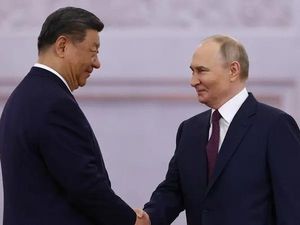 Video Putin Disambut Hangat Xi Jinping dalam Pertemuan di China