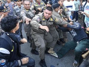 Kericuhan Warnai Relokasi Pedagang Pasar Subuh di Samarinda