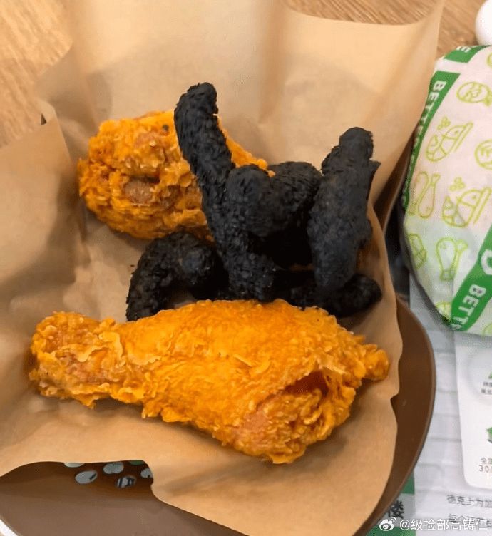 Resto Ini Jual Babi Goreng yang Tampilannya Mirip Feses
