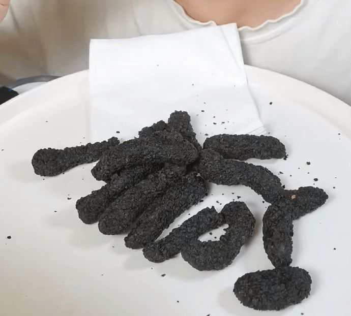 Resto Ini Jual Babi Goreng yang Tampilannya Mirip Feses