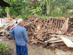 Rumah di Ciamis Ambruk Diterjang Longsor, 8 Jiwa Mengungsi