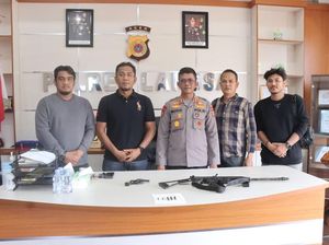 Warga Langsa Serahkan 2 Senpi-Amunisi ke Polisi Warga Langsa Serahkan 2 Senpi-Amunisi ke Polisi