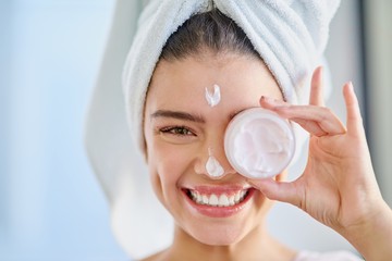 Apa Saja Basic Skincare? Begini Panduannya Sesuai Jenis Kulit