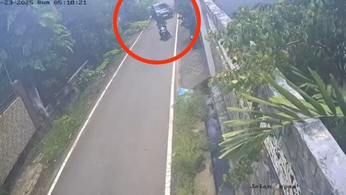 Tangkapan layar pelaku pencurian yang membobol rumah PNS di Makassar. Tangkapan layar pelaku pencurian yang membobol rumah PNS di Makassar.