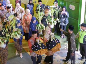 Tradisi Manten Tebu Tandai Musim Giling di Pabrik Gula Tulungagung Tradisi Manten Tebu Tandai Musim Giling di Pabrik Gula Tulungagung