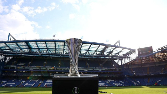 LONDON, ENGLAND - MAY 08: The UEFA Conference League trophy is displayed on a plinth inside the stadium prior to the UEFA Conference League 2024/25 Semi Final Second Leg match between Chelsea FC v Djurgarden at Stamford Bridge on May 08, 2025 in London, England. (Photo by Molly Darlington - UEFA/UEFA via Getty Images)