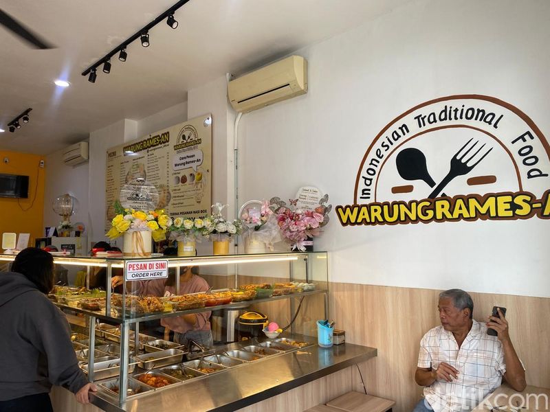 Warung Nasi di Apartemen Ini Sedia 60 Lauk dan Buka 24 Jam!