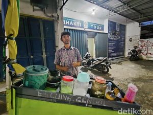 Ari dan Warisan Manis Gerobak Es Cuwing di Cirebon Ari dan Warisan Manis Gerobak Es Cuwing di Cirebon