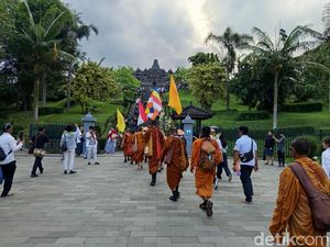 36 Biksu Thudong Akhirnya Sampai di Candi Borobudur