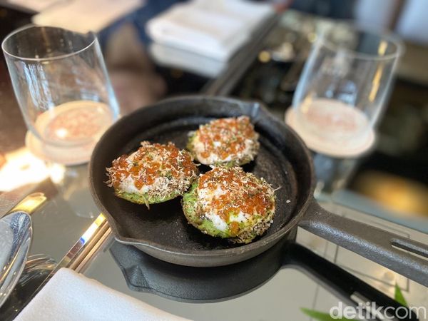Dessert Lak-Lak dan Kedondong Spesial di Resto Peraih Penghargaan