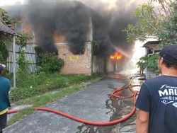 Bangunan di Bangunjiwo Bantul yang Terbakar Gudang Tas, Kerugian Capai Miliaran