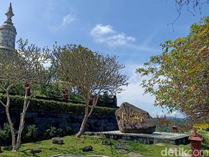 Wisata Religi Dan Pusat Meditasi di Vihara Bodhigiri Wisata Religi Dan Pusat Meditasi di Vihara Bodhigiri