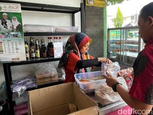 Harga Kelapa Naik Pedagang Wingko di Lamongan Terimbas Harga Kelapa Naik Pedagang Wingko di Lamongan Terimbas