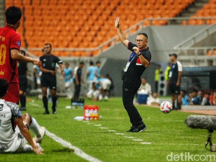 Macan Kemayoran menumbangkan tamunya Bali United dengan skor telak 3-0.
di JIS, Sabtu (10/5/2025).