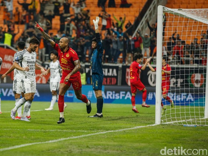 Macan Kemayoran menumbangkan tamunya Bali United dengan skor telak 3-0.
di JIS, Sabtu (10/5/2025).