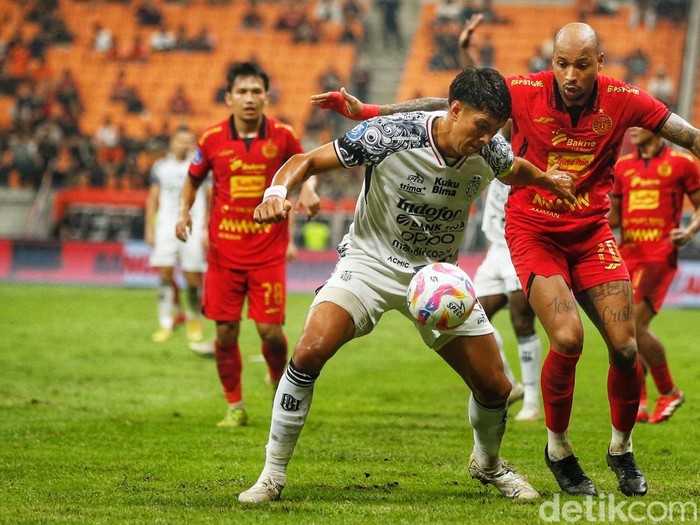 Macan Kemayoran menumbangkan tamunya Bali United dengan skor telak 3-0.
di JIS, Sabtu (10/5/2025).