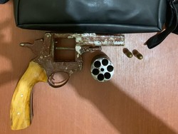 Simpan Senpi dalam Tas, Remaja di Sumsel Ditangkap