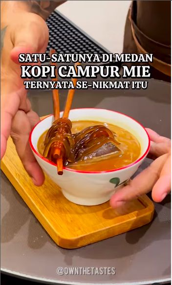 Unik! Di Medan Ada Kopi Susu Gula Aren Dicampur 'Mie'