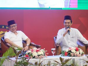 Kala UAS dan Rocky Gerung Saling Berbalas Pantun di Kajian Polda Riau Kala UAS dan Rocky Gerung Saling Berbalas Pantun di Kajian Polda Riau