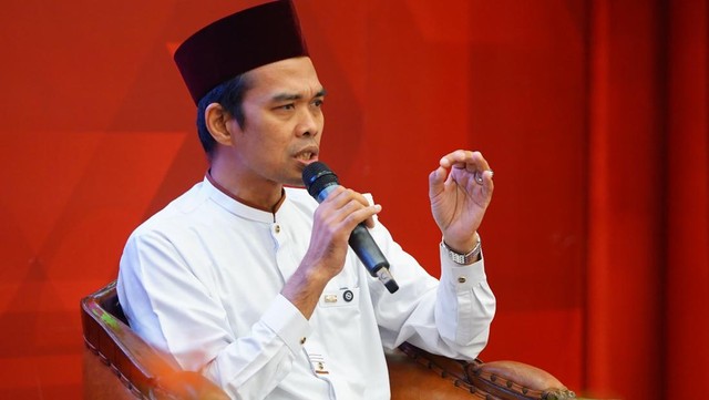 Berita Viral Selebriti dari InsertLive : Reaksi Tak Terduga UAS Terima Ucapan Selamat Ulang Tahun dari Kapolri Listyo Sigit