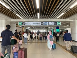 Long Weekend Waisak, Warga Ini Pilih Berlibur ke Bandung Naik Whoosh