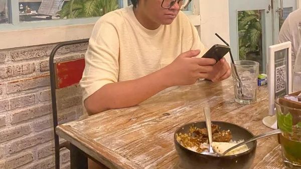 Momen Aldy Maldini saat MnG di Kafe hingga Makan Teppanyaki
