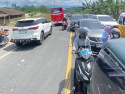 Libur Panjang, Arus Lalu Lintas Medan-Berastagi Macet Parah