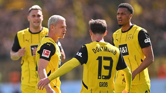 11 May 2025, North Rhine-Westphalia, Leverkusen: Soccer: Bundesliga, Bayer Leverkusen - Borussia Dortmund, Matchday 33, BayArena. Dortmunds Julian Ryerson (2nd from right) celebrates his goal to make it 1:2. IMPORTANT NOTE: In accordance with the regulations of the DFL German Football League and the DFB German Football Association, it is prohibited to use or have used photographs taken in the stadium and/or of the match in the form of sequential images and/or video-like photo series. Photo: Marius Becker/dpa (Photo by Marius Becker/picture alliance via Getty Images)