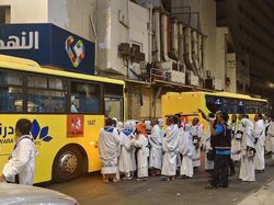 Bus Shalawat Siap Layani Jemaah Haji Indonesia 24 Jam di Makkah