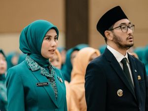 Foto: 8 Gaya Syahnaz Dilantik Jadi Ketua PKK Kabupaten Bandung Barat Foto: 8 Gaya Syahnaz Dilantik Jadi Ketua PKK Kabupaten Bandung Barat