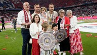 Keluarga besar Harry Kane tak ketinggalan merayakan keberhasilan eks kapten Tottenham Hotspur tersebut. Selamat! (Foto: FC Bayern via Getty Images/F. Noever)