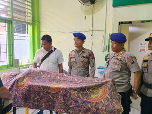 Kapal Angkut Wisatawan Dihantam Ombak di Sumbar, 1 Warga Riau Tewas Kapal Angkut Wisatawan Dihantam Ombak di Sumbar, 1 Warga Riau Tewas